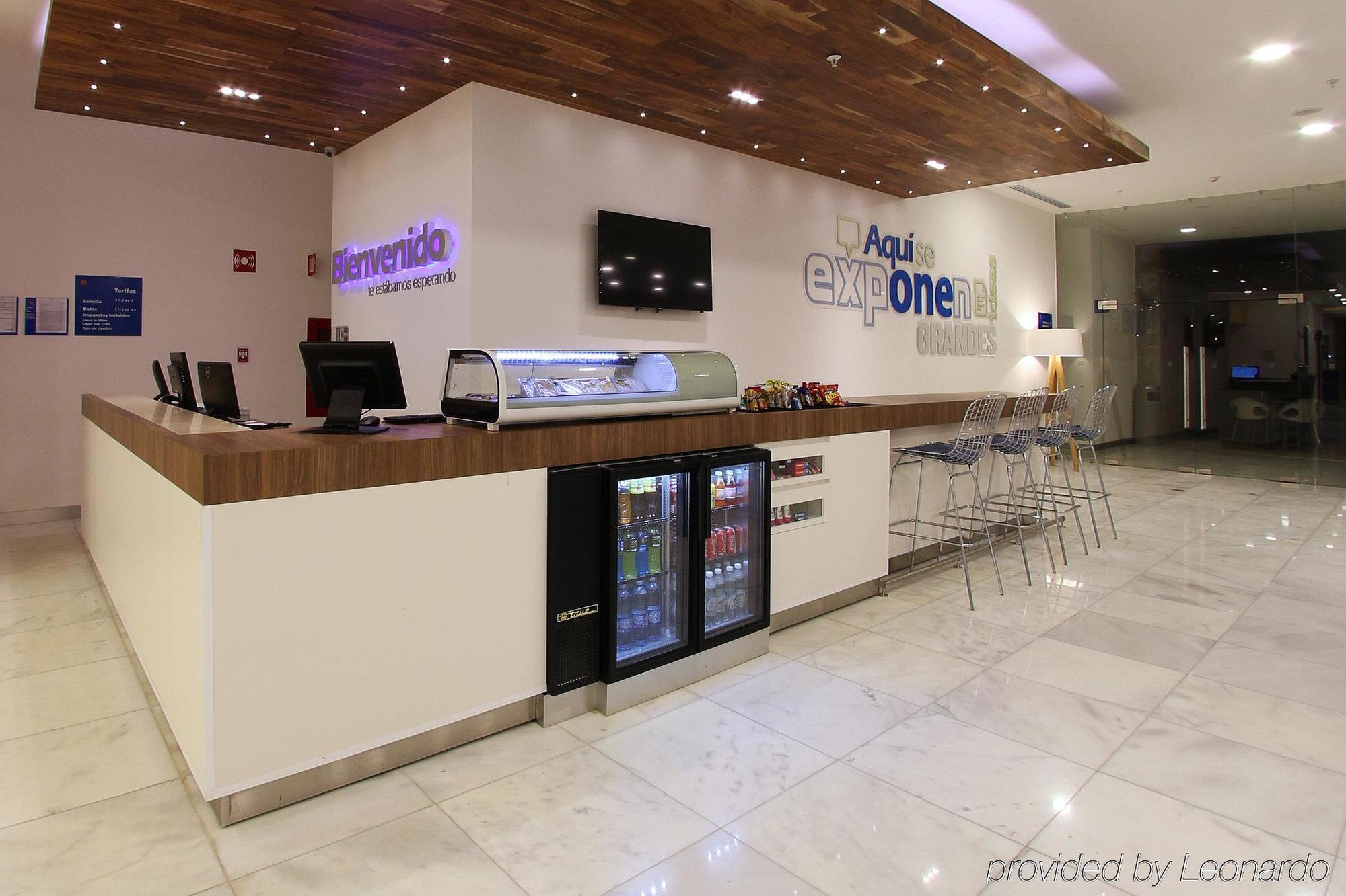 One 2000 Hotel